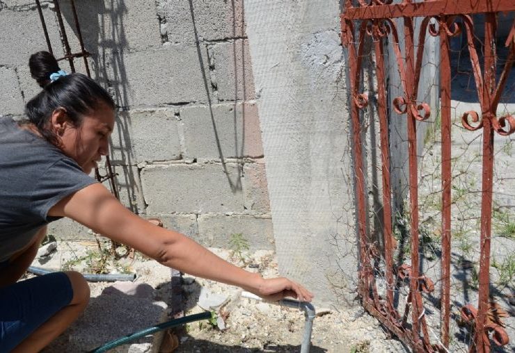 Familias Atasta padecen de agua potable