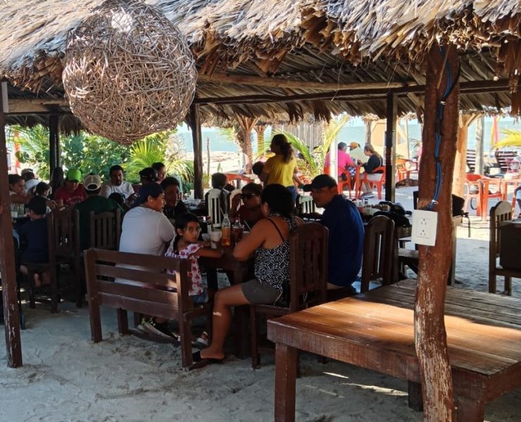 Restaurantes y cocteleros del Malecón Costero con medidas de seguridad