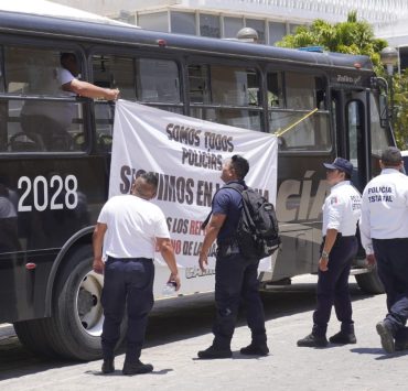 Policías continúan siendo violentados