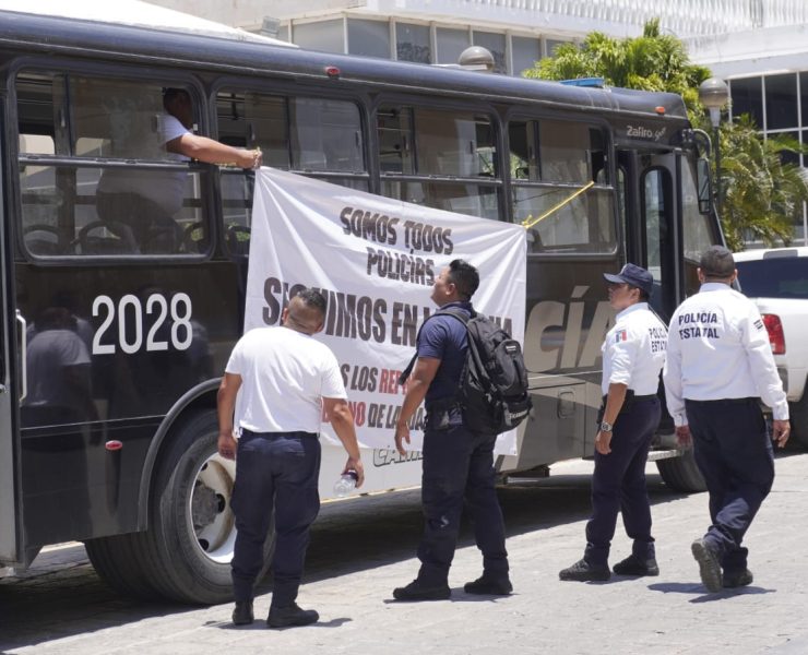 Policías continúan siendo violentados