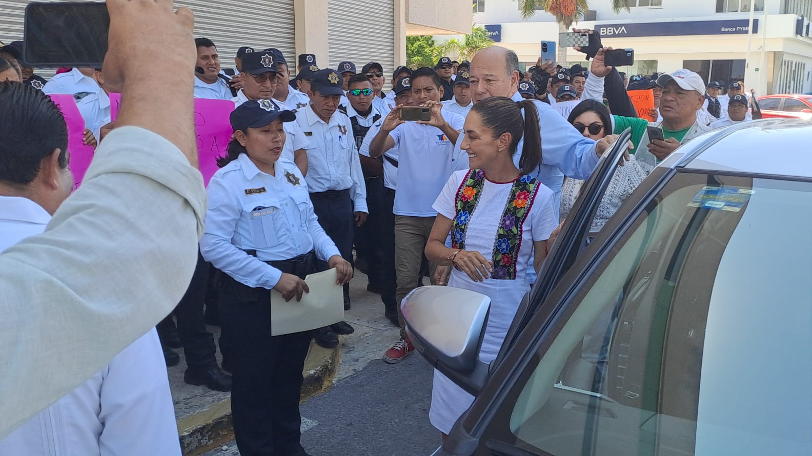Policías buscaron diálogo con Claudia