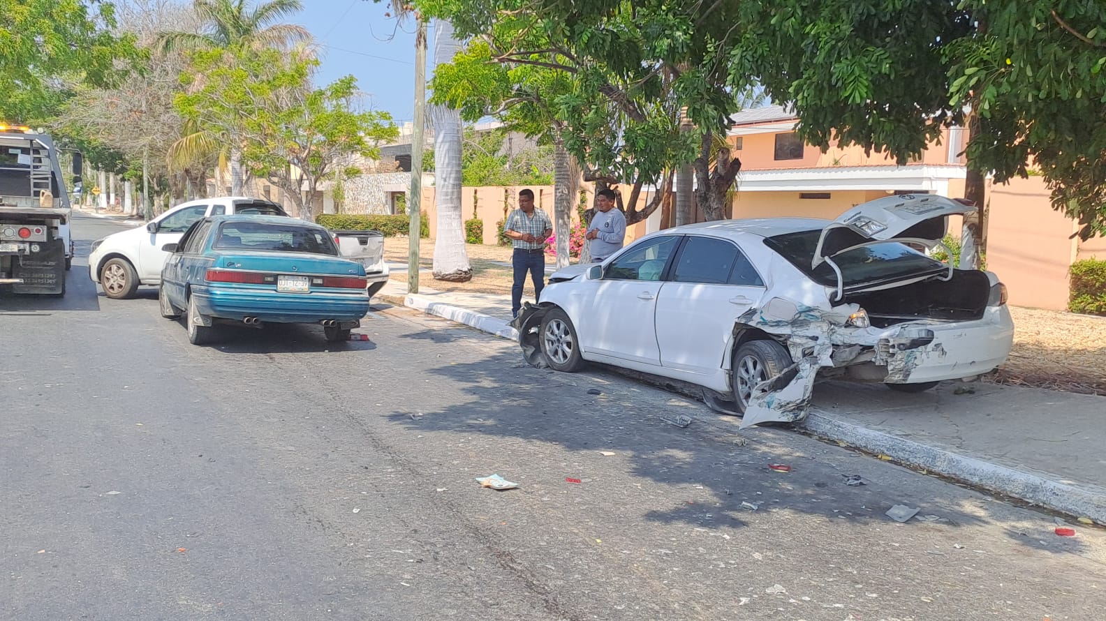 Aparatoso choque en la Avenida