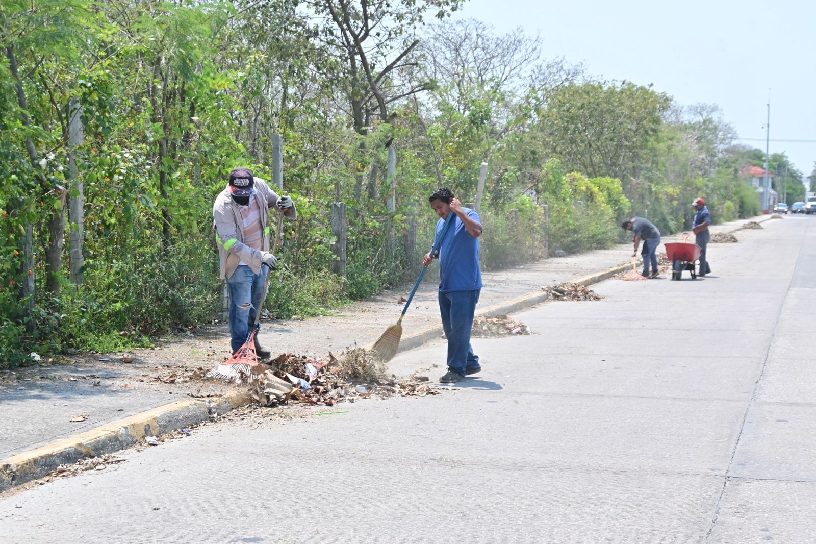 Trabajadores de la Junta Municipal de Atasta amagan con una manifestación