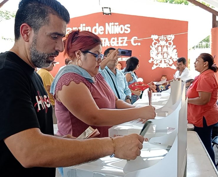 Candidato a la alcaldía de Carmen por MOCI acudió a votar con protección