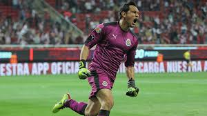 Rodolfo Cota jugó en Chivas, equipo con el que quedó campeón en el Clausura 2017, siendo pieza fundamental.