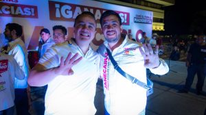 Desde hace ocho años implementó un programa social llamado “Becatón” que otorga becas a jóvenes que no pudieron ingresar a una escuela pública en el bachillerato o la licenciatura.