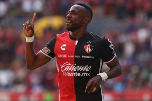 Quiñones jugó en los rojinegros del Atlas, en donde fue pieza fundamental de los títulos del Apertura 2021 y Clausura 2022.