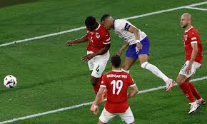 Momento de la lesión de Kylian Mbappe, durante el partido de la Eurocopa 2024, ante Austria.