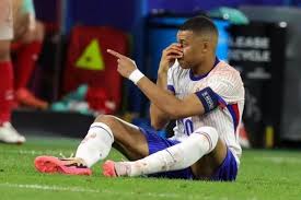 Momento de la lesión de Kylian Mbappe, durante el partido de la Eurocopa 2024, ante Austria.