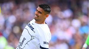 Guillermo Martínez jugador de Pumas, será el delantero titular de esta noche ante Uruguay,