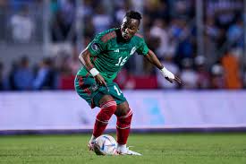 Julián Quiñones dio un partidazo ante Jamaica, aportando en la ofensiva y en la marca.