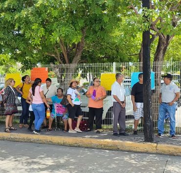 Jubilados de la Unacar se vuelven a manifestar
