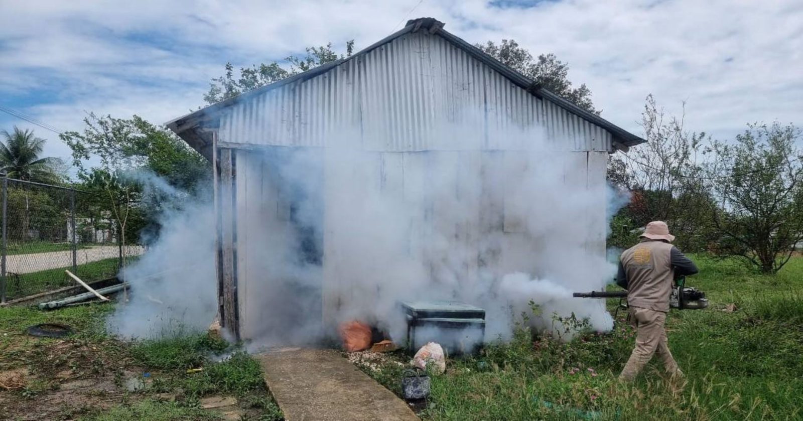 Piden fumigación en Atasta por plaga de mosquitos