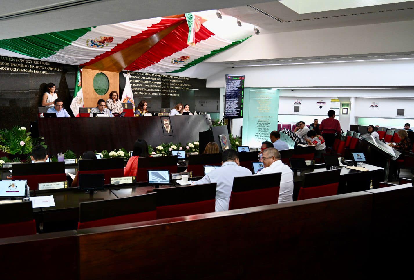 Iniciativa para prohibir reelecciones beneficio para la población