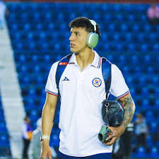 Jorge Sánchez hizo su debut con Cruz Azul, tras su regreso al fútbol mexicano, luego de su experiencia fugaz en Europa con el Ajax y el Porto.