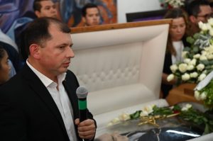 A la distancia quien también compartió su pesar y tristeza además del gran reconocimiento al gran líder político, fue el doctor Jesús Madueña Molina, rector titular separado ilegalmente de su cargo.