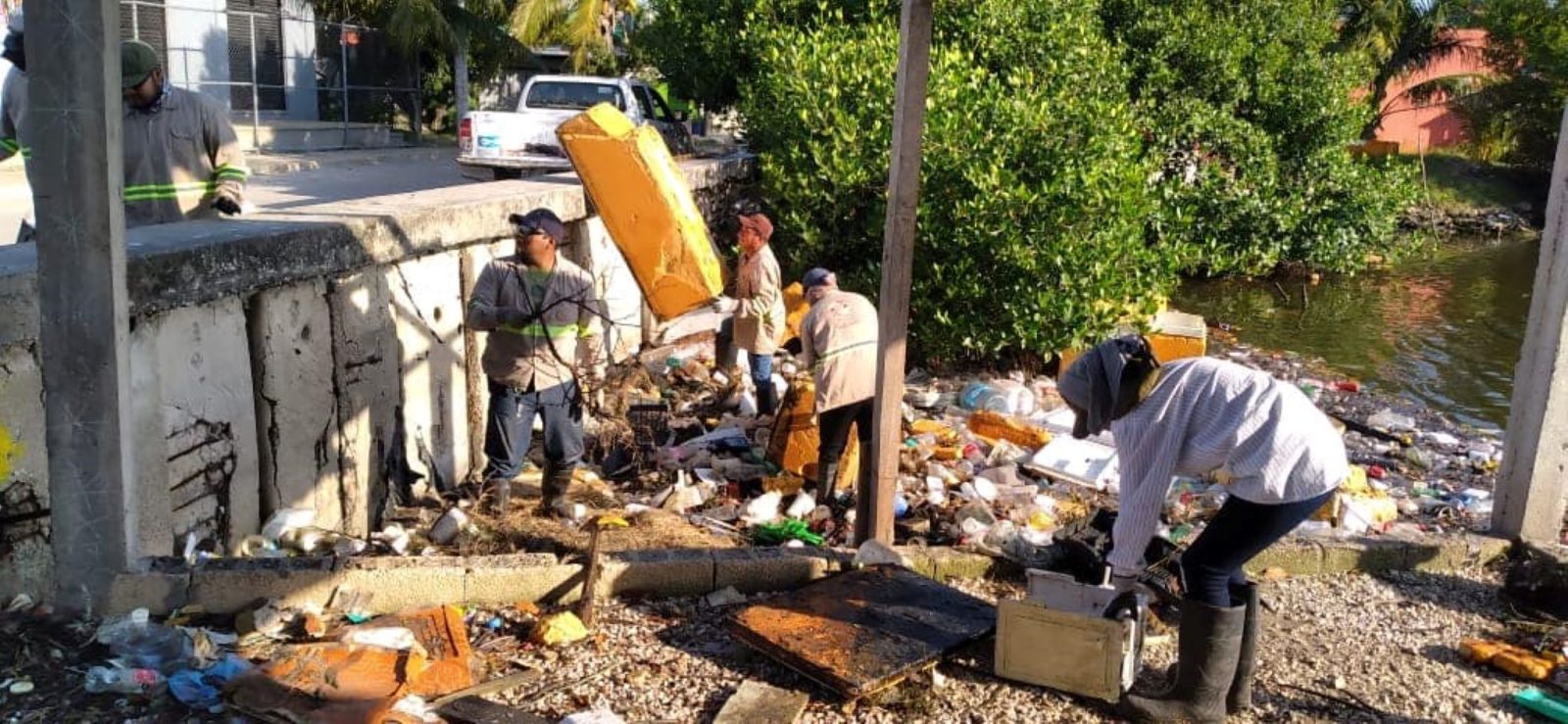 Basura plástica inunda Ciudad del Carmen