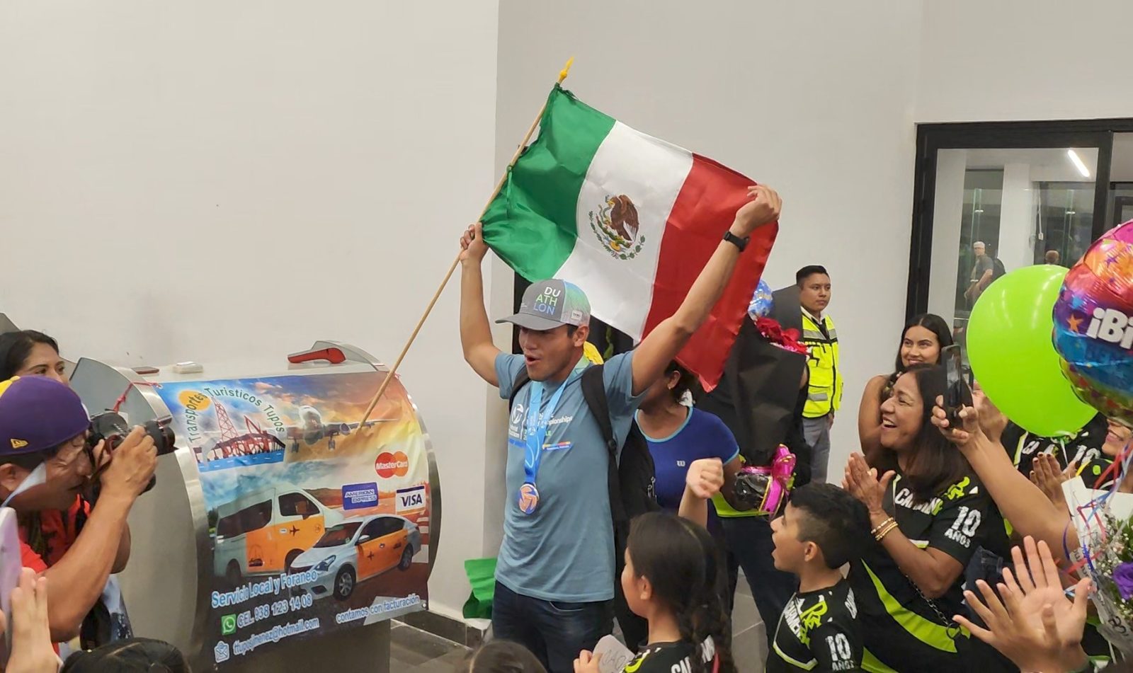 Reciben a atleta carmelita que obtuvo medalla de bronce en Australia