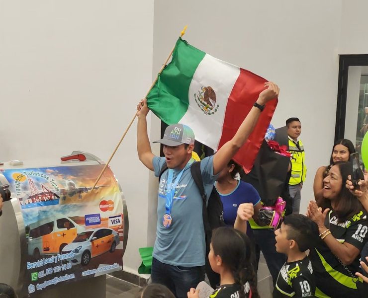 Reciben a atleta carmelita que obtuvo medalla de bronce en Australia