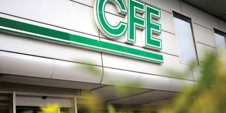 Exponen a funcionario de la CFE en Veracruz