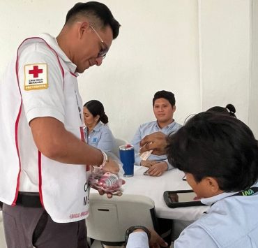 Aumenta demanda de pruebas de dengue y covid en la Cruz Roja