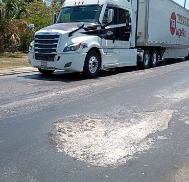 Gestionarán ante la SICT el bacheo de la carretera de la Península de Atasta