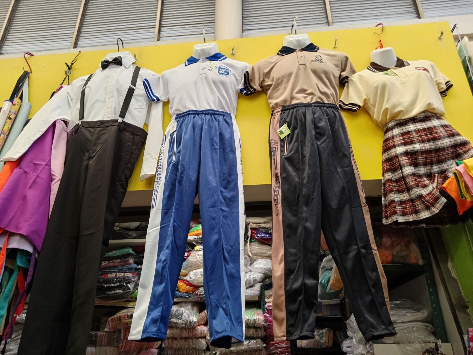 Hasta mil pesos puede costar el uniforme escolar