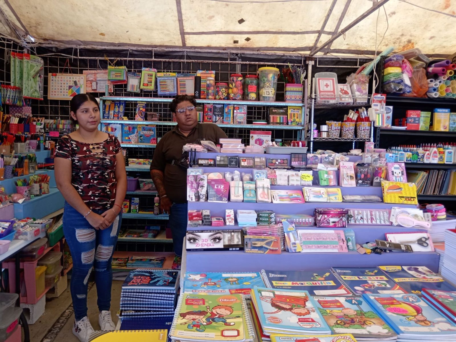 Tiendas de autoservicio afectan a papelerías tradicionales