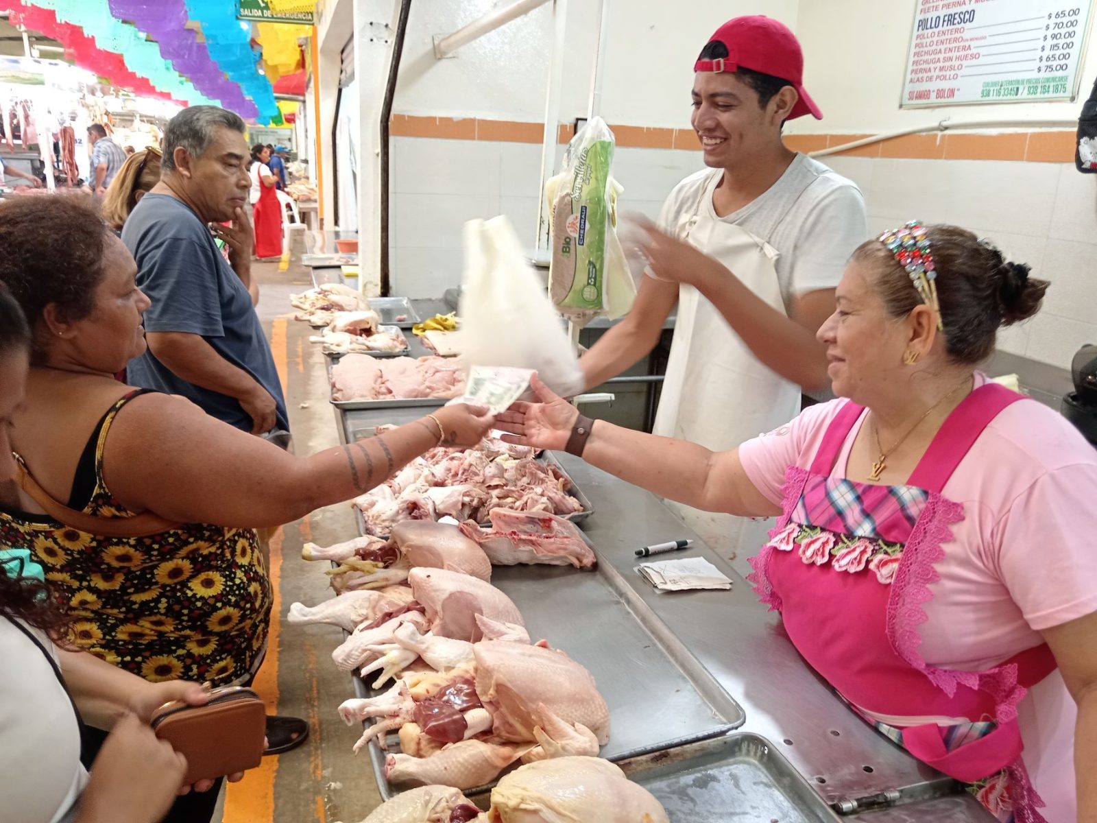 Incremento al precio del kilogramo de pollo afecta a expendedores