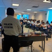 Policía cibernética imparte plática de delitos cibernéticos