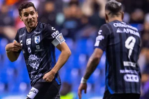El día de hoy los gallos blancos del Querétaro, se enfrentan al Cruz Azul y buscarán salir de la crisis, ya que son sotanéros con cero puntos.