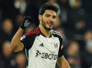 Raúl Jiménez está teniendo buen rendimiento en pretemporada con el Fullham, y de seguir así, podría regresar a Selección.