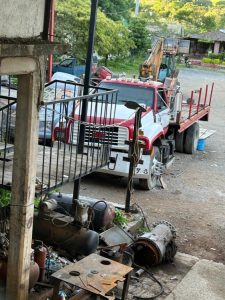 Un taller utilizado para blindar vehículos tipo ``monstruo´´, fue asegurado en el Estado de Guerrero, por la Fiscalía General del Estado, la SSP, Guardia Nacional y SEDENA.