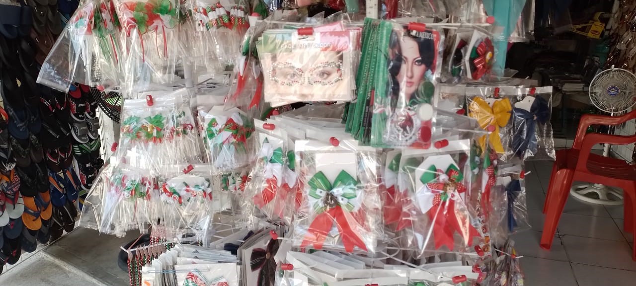 Comerciantes de artículos alusivos al mes patrio reportan pocas ventas