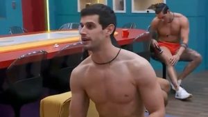 Si se da la llegada de Adrián al reality de Tv Azteca, sería como conductor y no como participante.