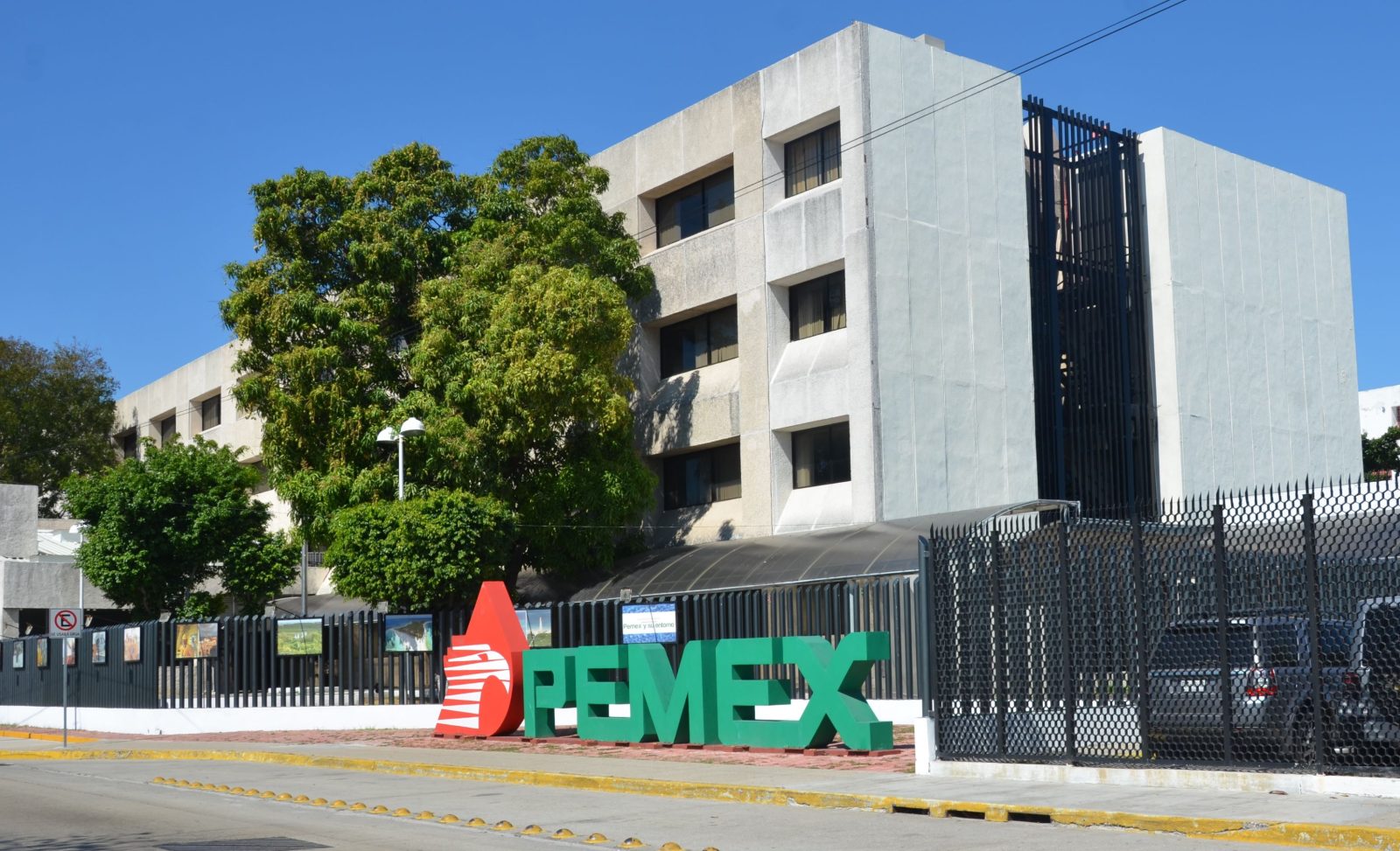 Octavio Romero deja con cartera vencida a Pemex