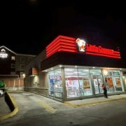 La dirección de MAAS clausura 2 sucursales de Little Caesars