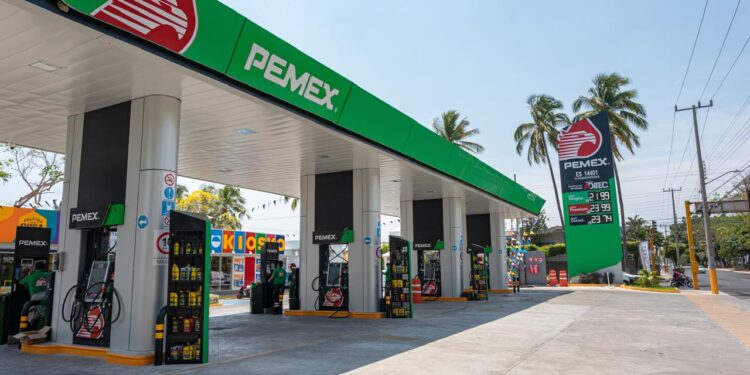 PEMEX eleva 20% producción de gasolinas en agosto