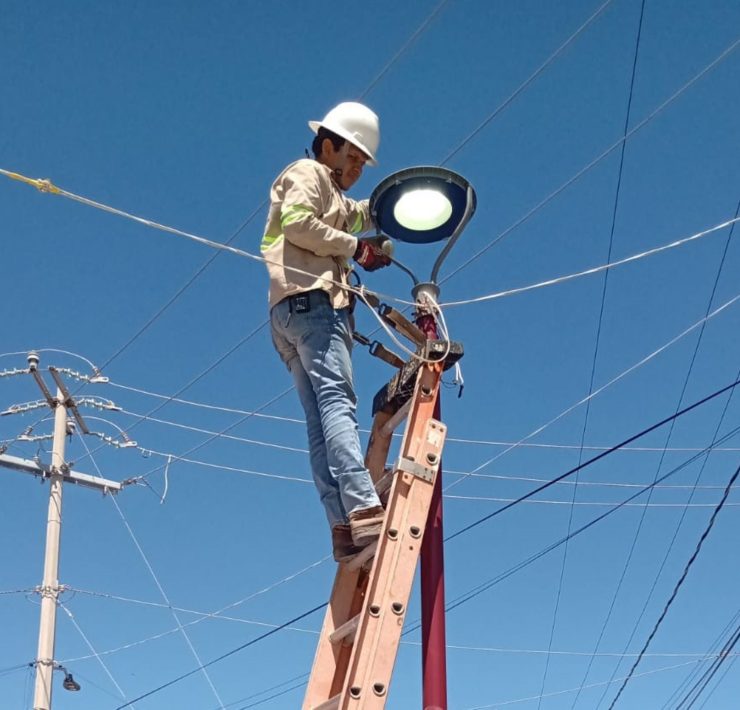 Apagones ocasionan daños al alumbrado público