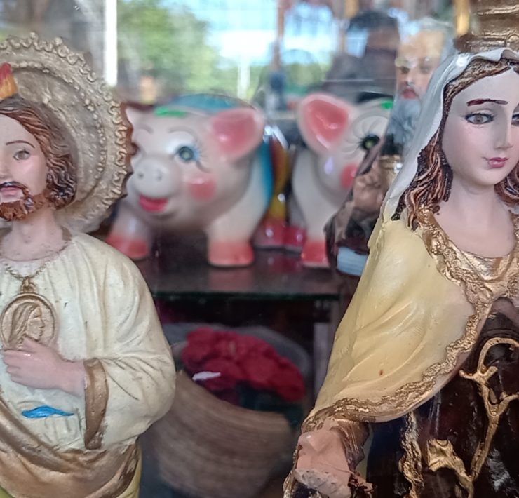 María de la Luz restauradora de imágenes religiosas