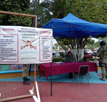 Jóvenes interesados en pertenecer al Ejército Mexicano