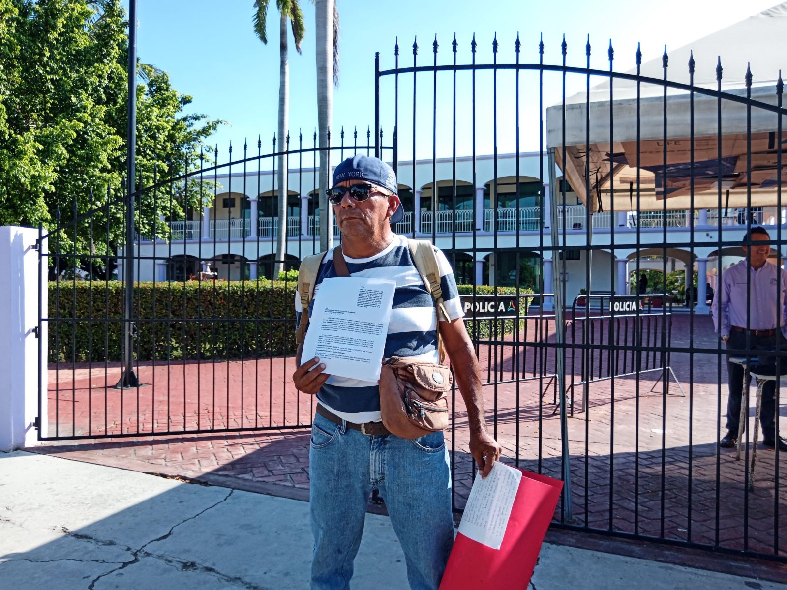 Se manifiesta discapacitado en la puerta de la Casa de Justicia