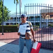 Se manifiesta discapacitado en la puerta de la Casa de Justicia