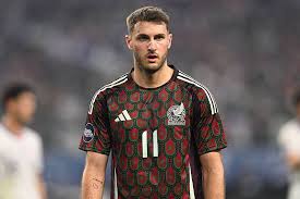 Santiago Giménez volvió a tener la oportunidad de ser el delantero titular ante Canadá, y no la aprovecho.