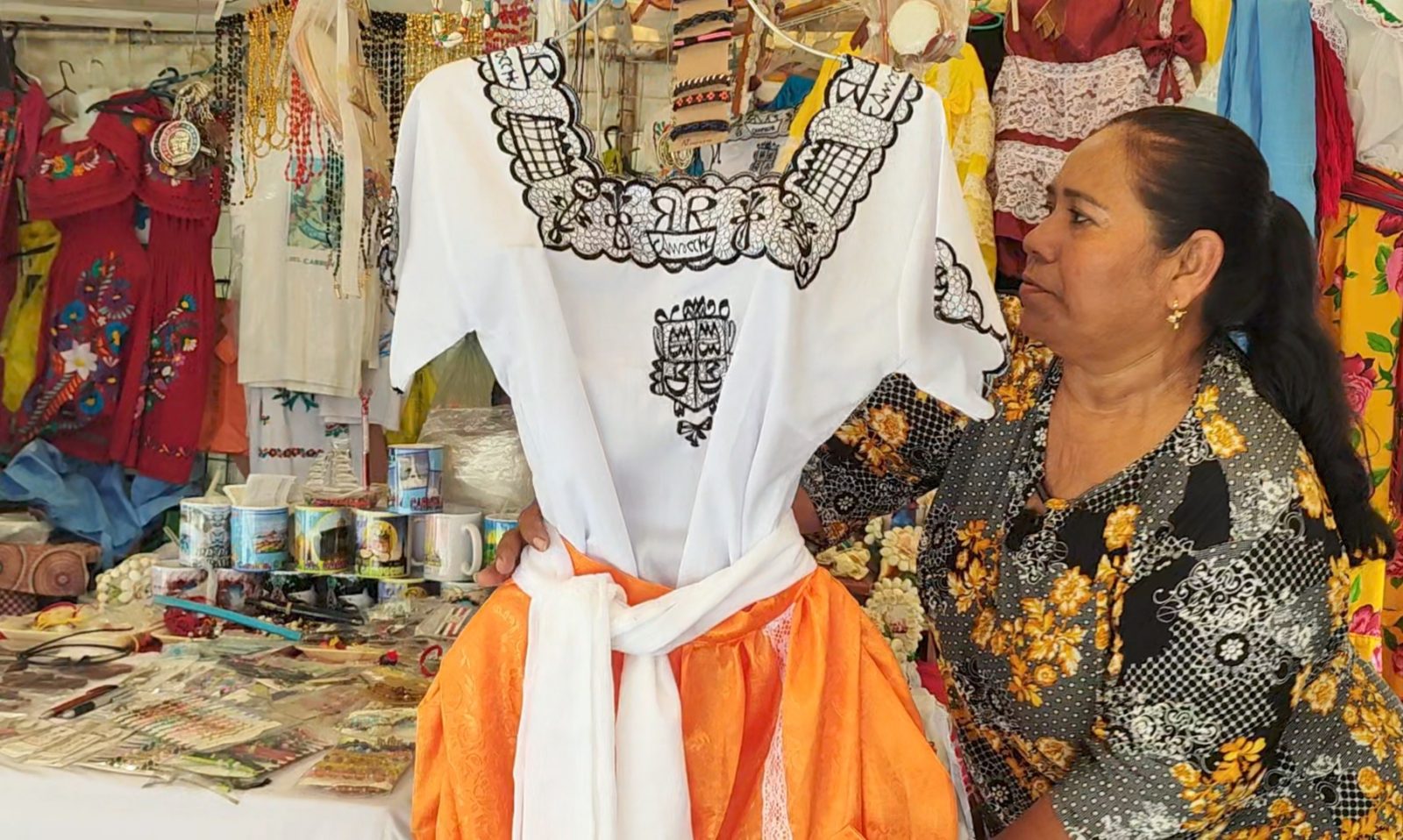 A finales de este mes repuntará la venta de trajes de campechanas