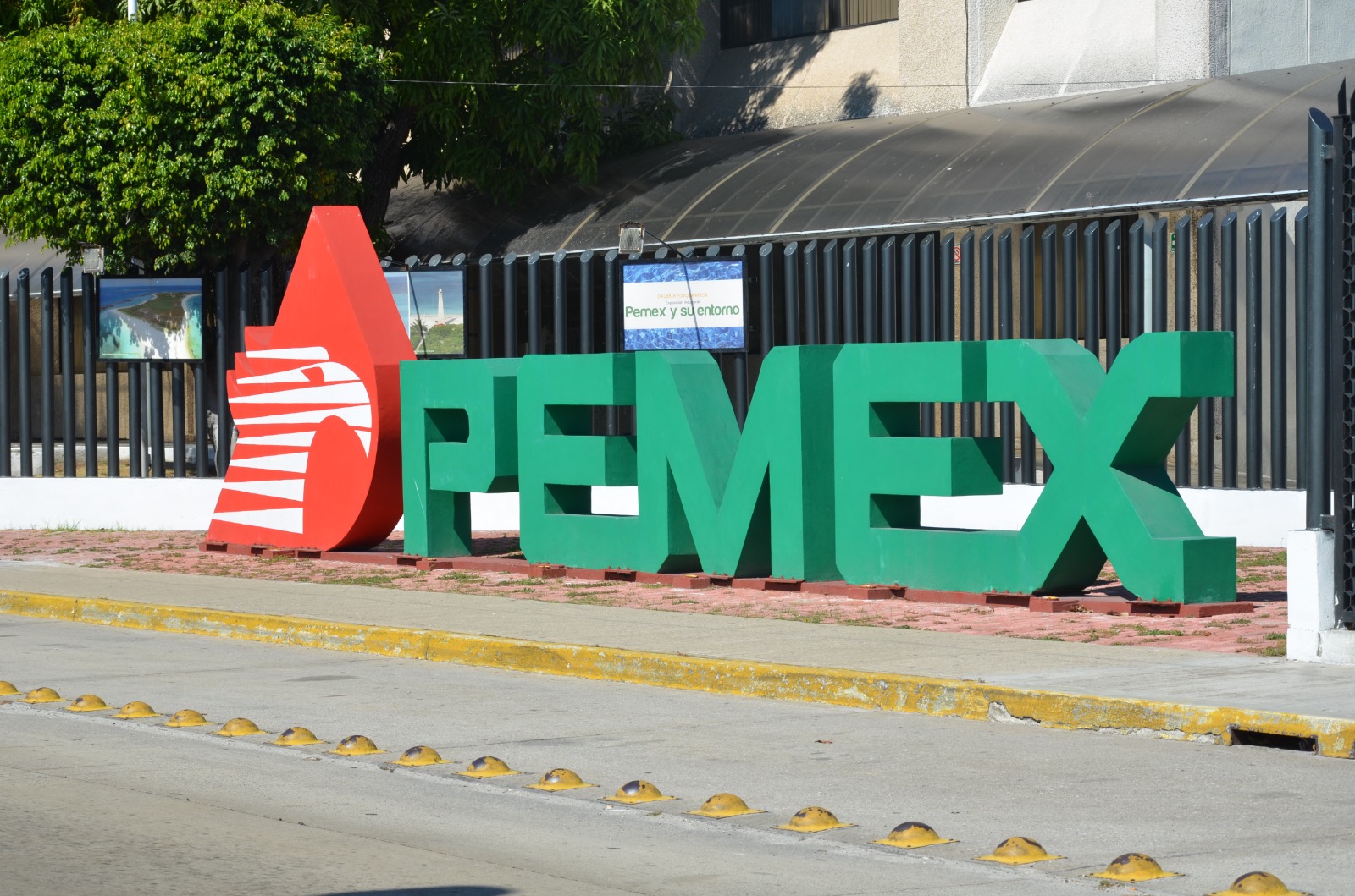 Empresarios si pueden embargar a Pemex
