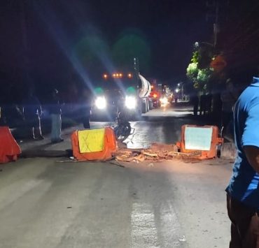 Amenaza cumplida de atastecos bloquean carretera federal