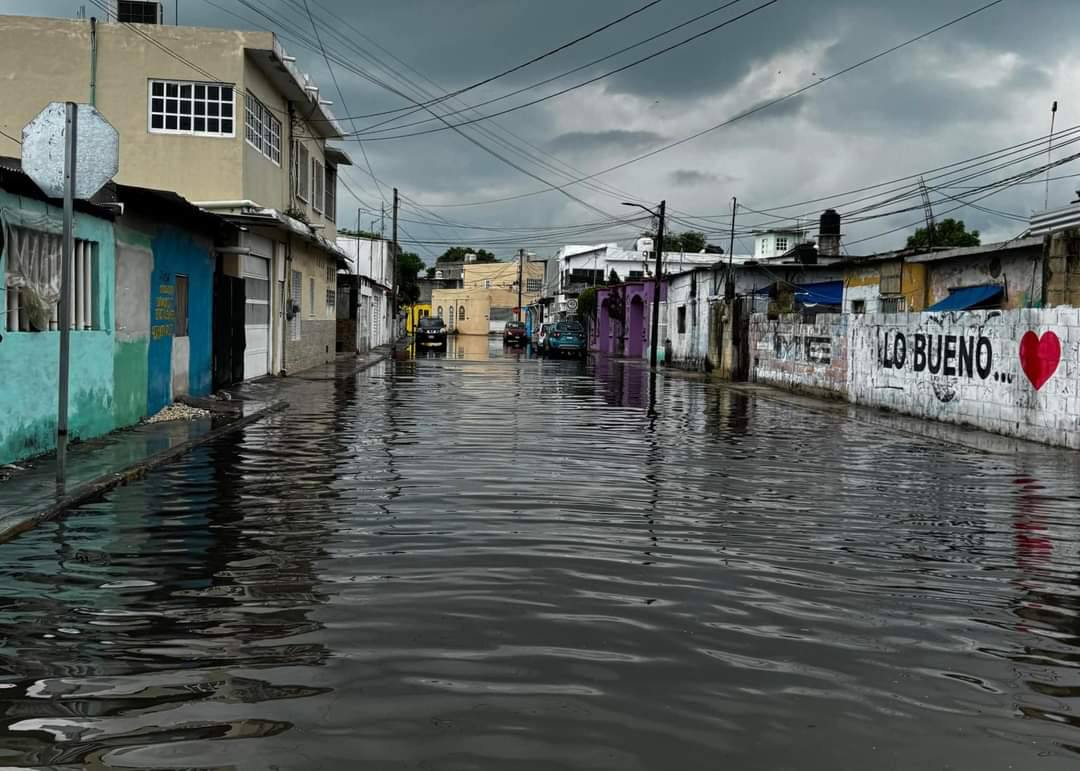 Lluvias ocasionan inundaciones en Ciudad del Carmen