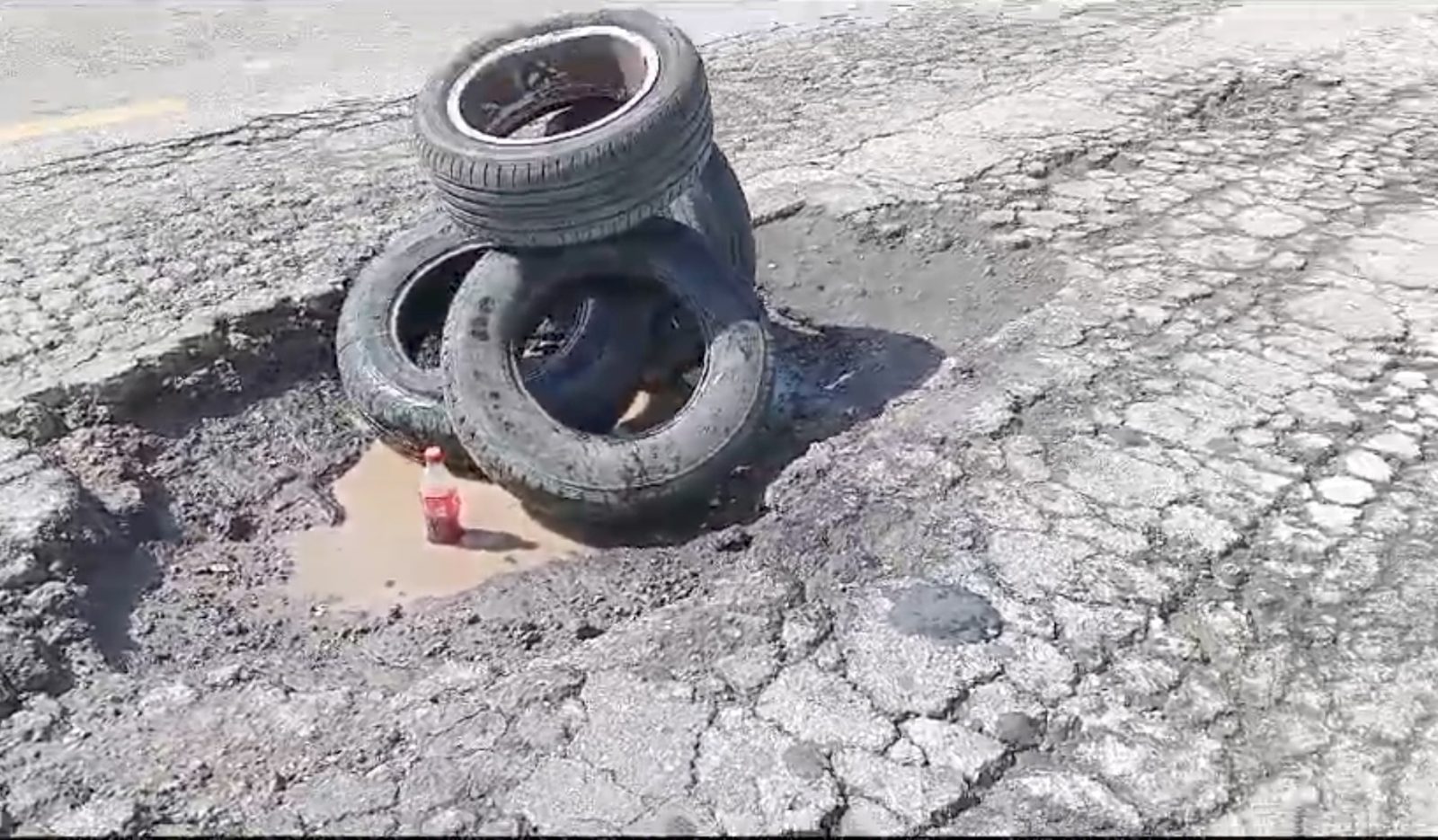 Hoyancos en la carretera de Atasta ponen en peligro a automovilistas