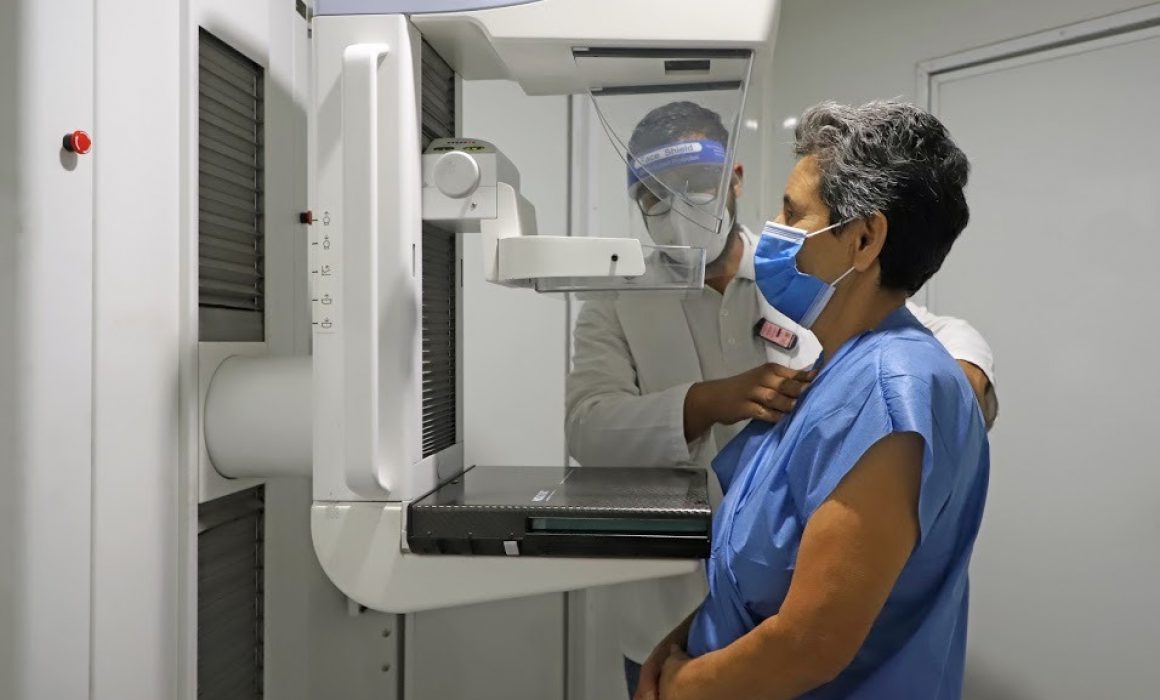 Feria Rosa para concientizar a la mujer contra el cáncer de mama